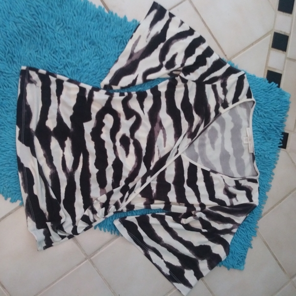 Zebra print cold shoulder blouse - Picture 4 of 6